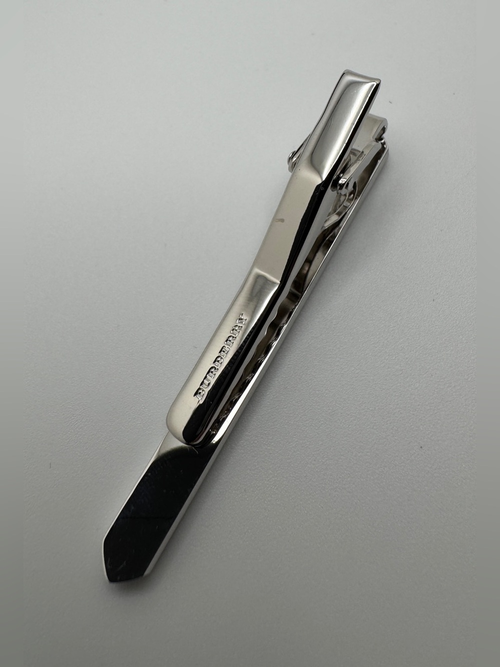 NWOT Burberry Silver and Black Striped Tie Clip - Picture 7 of 13